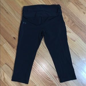 NEW UNDER ARMOUR BLACK CAPRI LEGGINGS SIZE SMALL